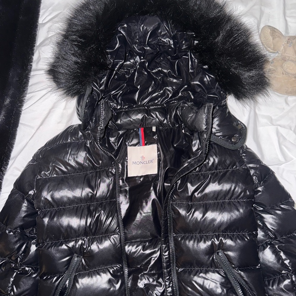 Moncler Girls Badyf Down Jacket with Faux Fur Trim Size 10Y - Picture 4 of 6